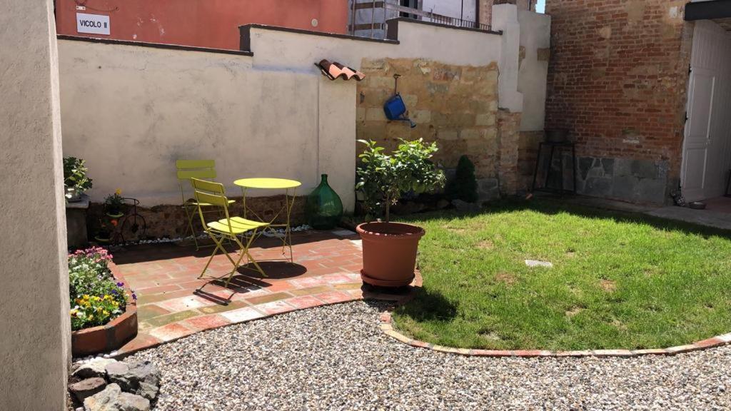 Magalocanda Stanze Sotto Al Castello Montemagno  エクステリア 写真